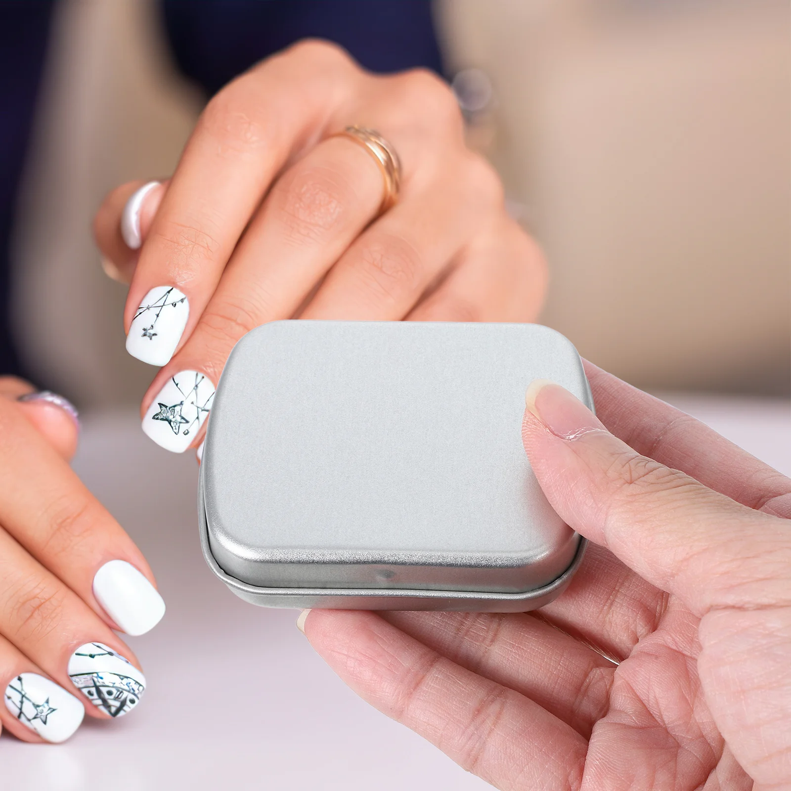 

2Pcs Watercolor Storage Box Portable Palette 24 Compartments Empty Iron Tin Travel Outdoor Watercolor Paint Palette Organizer