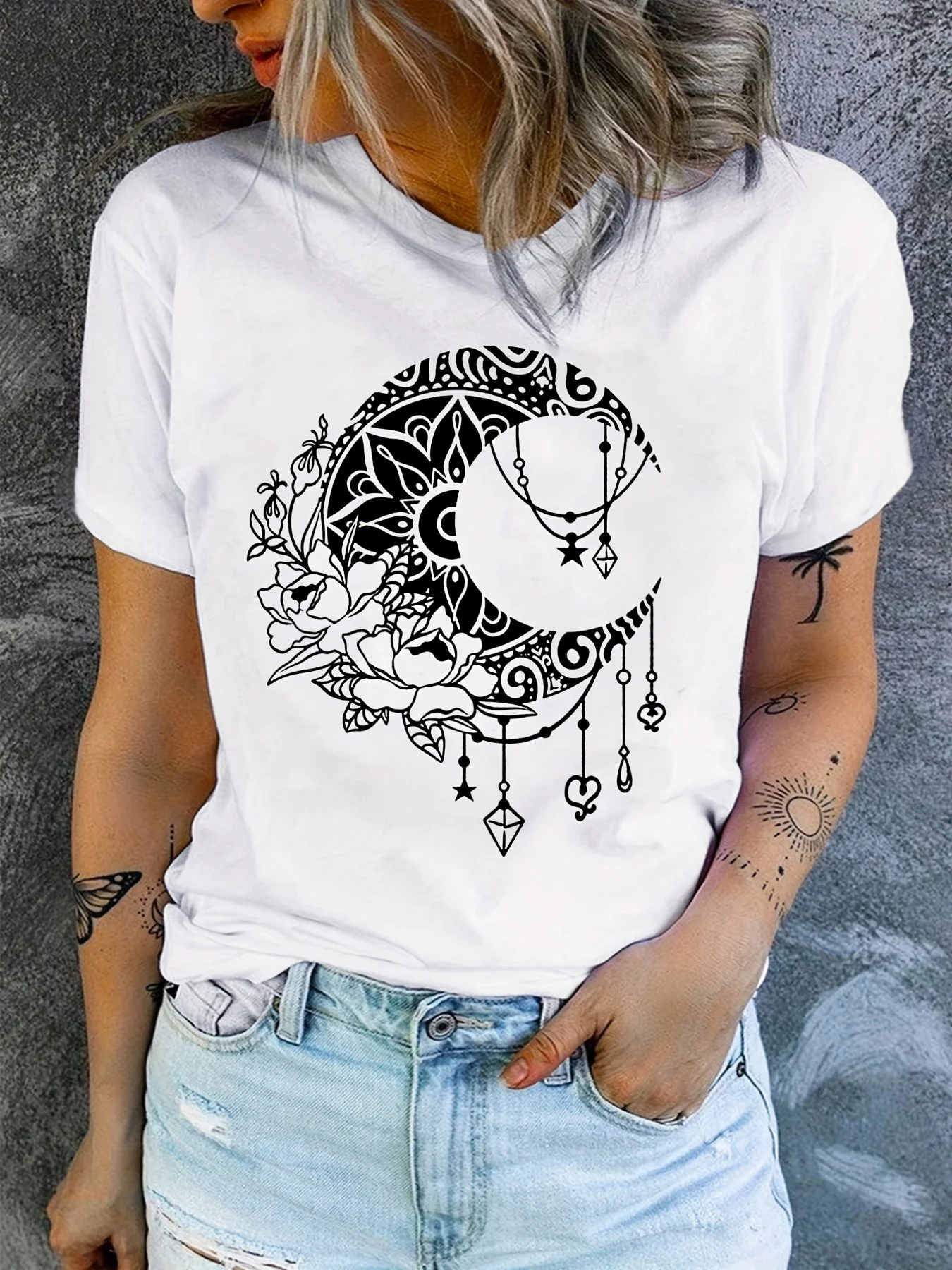 تي شيرت نسائي أسود بطبعة الهلال والقمر والنجوم، تي شيرت صيفي كاجوال قابل للتمدد مع رقبة دائرية وأكمام قصيرة