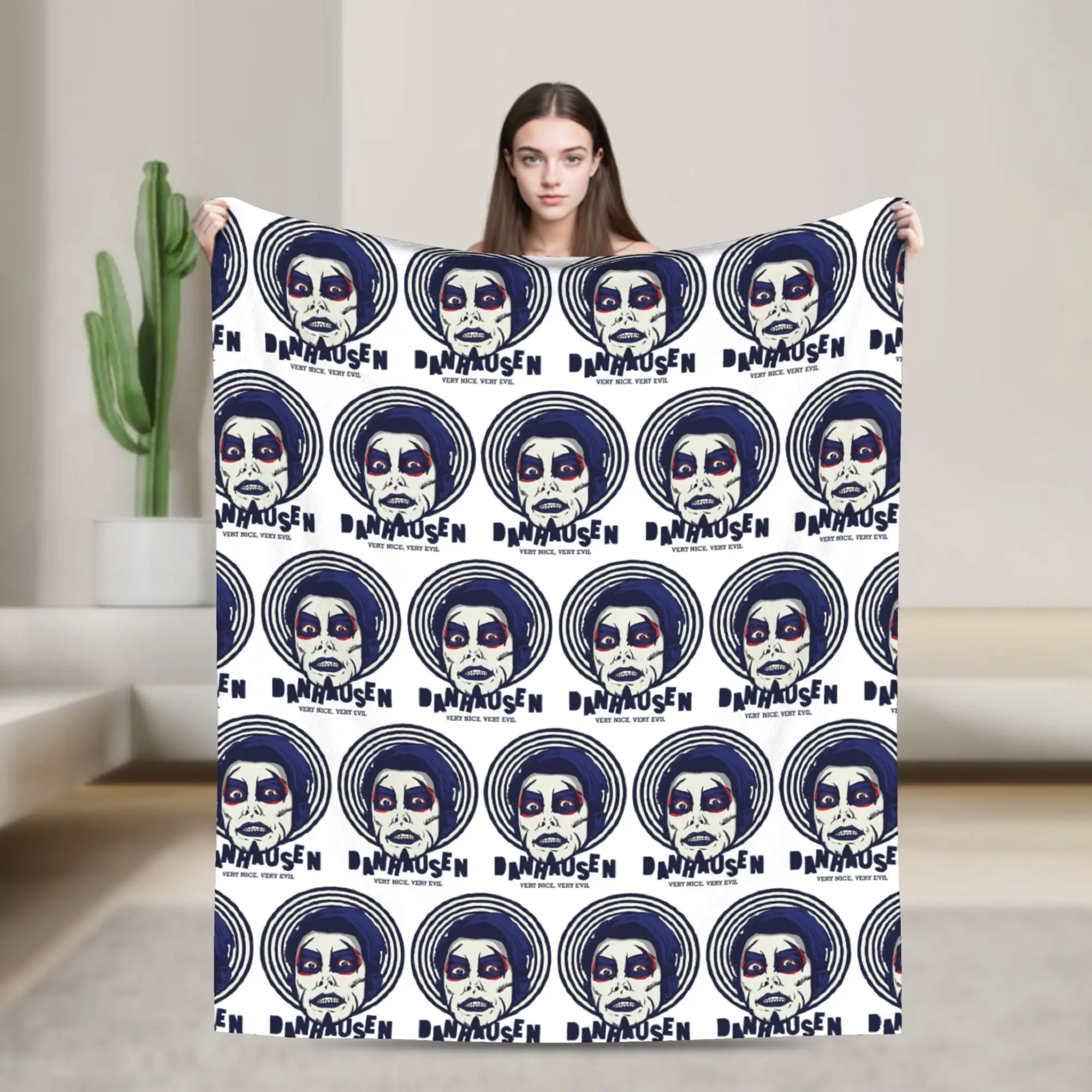 

Плед Danhausen Very Nice Very Evil с принтом, многофункциональный, легкий, для кровати и офиса, покрывало