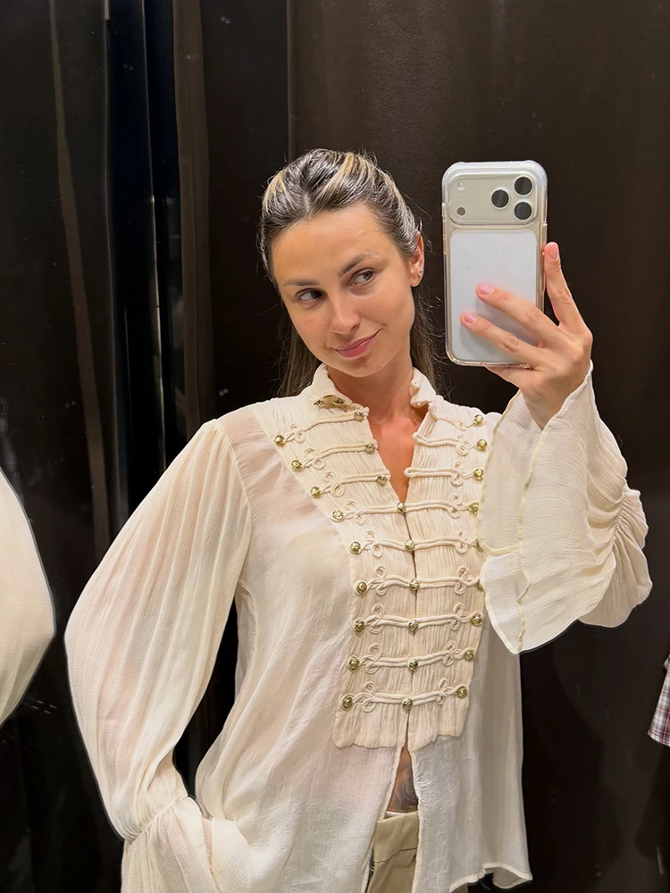 Trendige beige Bluse aus Crinkle-Stoff für Damen, locker geschnitten, mit Stehkragen, doppelten Metallknöpfen, Laternenärmeln, geeignet für Herbst, Dating und Pendeln. – Detail 18