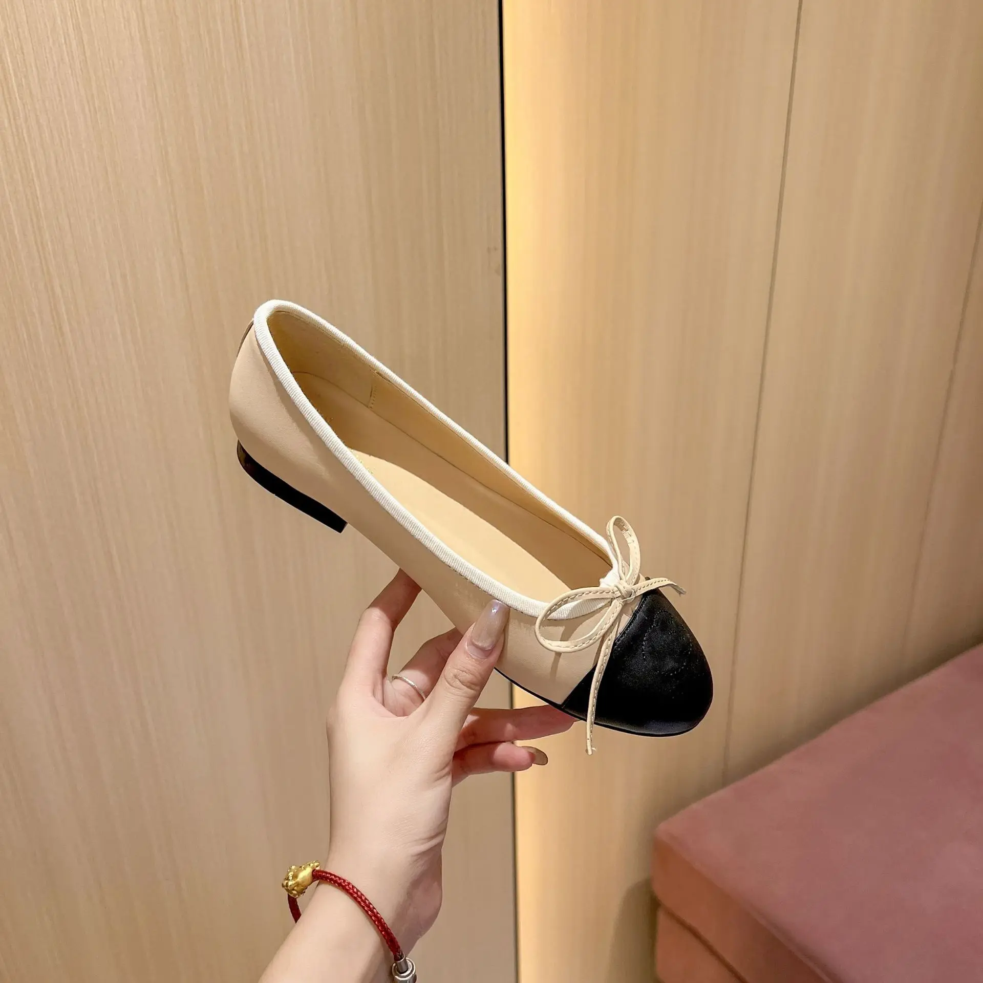 High version small fragrant style flat sole single shoe for women with round toe and light mouth, color matching apricot leather