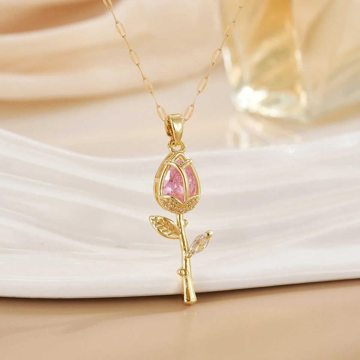 Elegant Pink Rose Necklace for Women Light Luxury Zircon Flower Pendant High-End Jewelry Valentine's Day Gift for Girlfriend