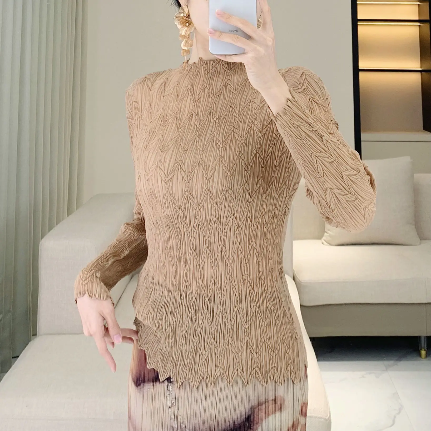 

Miyake плиссированная женская повседневная футболка однотонная с круглым вырезом и длинным рукавом свободная эластичная тонкая сексуальная женская нижняя рубашка 2025 новинка