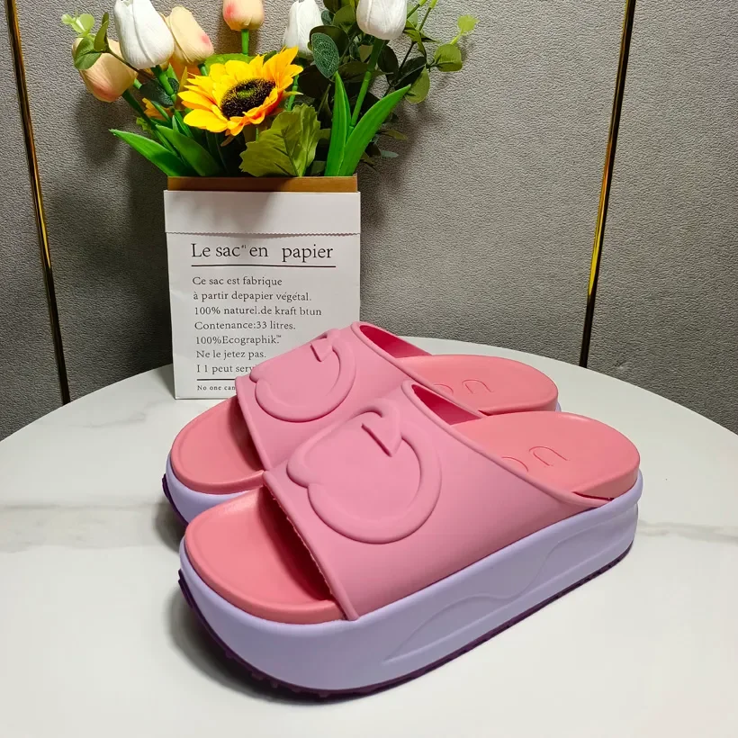 مصمم صندل النساء الرجال المطاط الجلود الشريحة صندل فستان حذاء أسافين صندل شاطئ النعال منصة الصيف الفاخرة