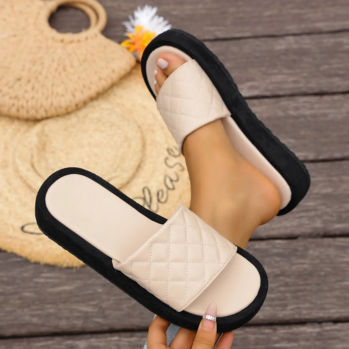 

Women's Quilted Platform Slide Sandals Open Toe Thick Sole Non-Slip Summer Slippers for Casual Wear Women Shoes
