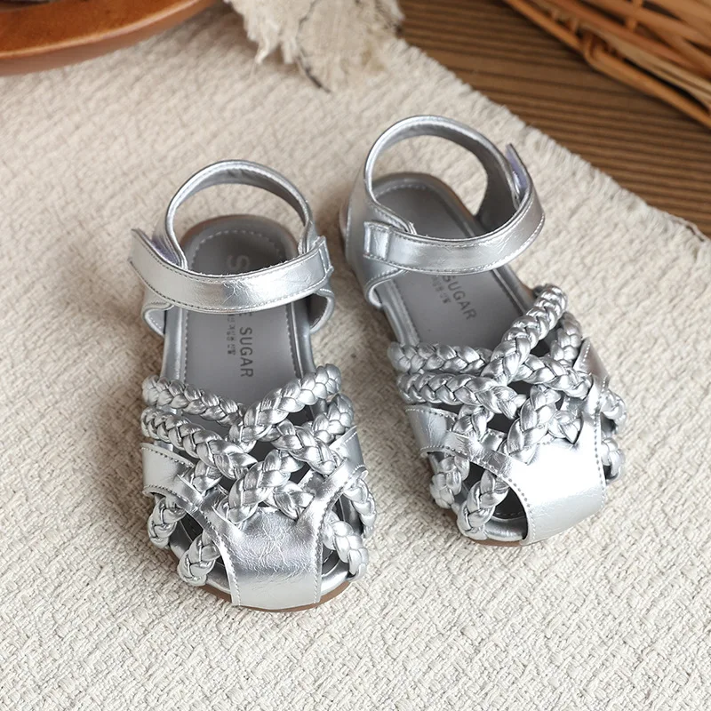 French Retro Kids Roman Sandals 2026 Summer New Style Girls' Flat Beach Shoes Simple Versatile Girls Open Toed Sandals Туфли