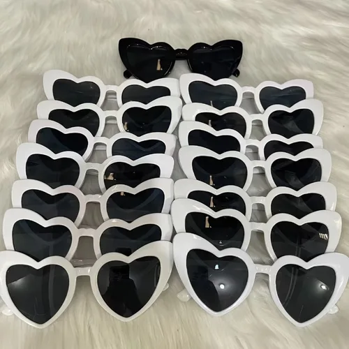 Imagen 1 del producto 15 gafas en forma de corazón perfectas para despedidas de soltera, bodas, cumpleaños y regalo más ideal para parejas y amigos.