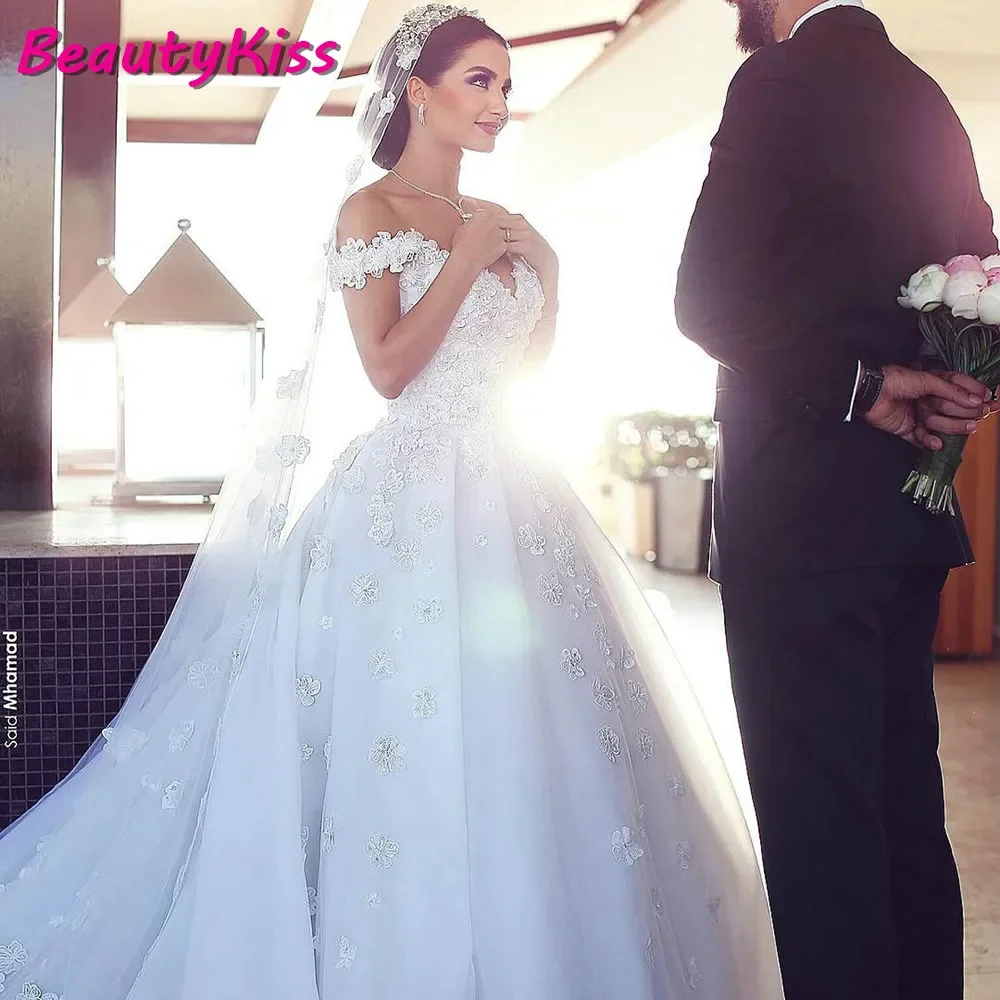 Arabic Indian Puffy Wedding Dresses Ball Gown Off Shoulder White Backless Country Church Wedding Gowns with Appliques