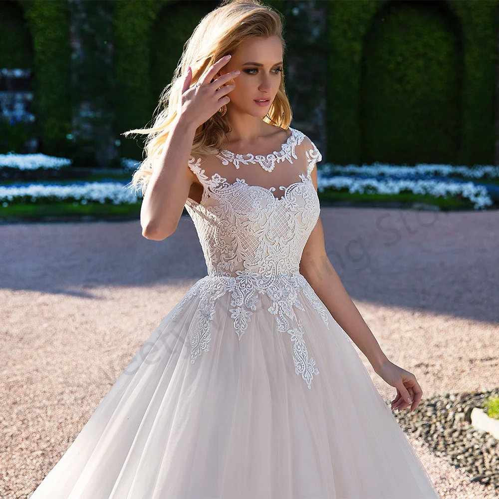 تول ناعم ثوب الكرة للعروس ، ثوب الكرة ، الأكمام قبعة الكلاسيكية ، مغرفة الرقبة ، مشد زين ، فساتين الزفاف