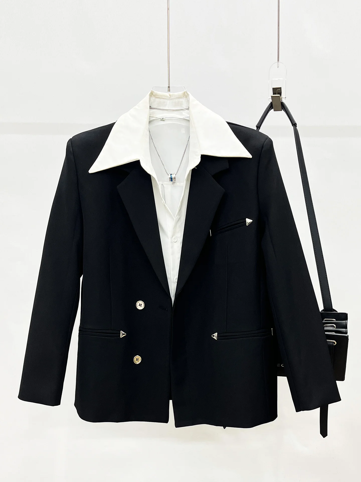 

Faionable Korean Sle Bla oulder Pad Suit Jaet for Men Metal Rivet Loose Casual Versatile Trendy Long Sve Coat