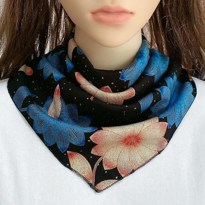 Autumn and Winter Women\'s Neck Protector Korean Edition Warm Mask Western Mom Fake Collar New Scarf Triangle Scarf