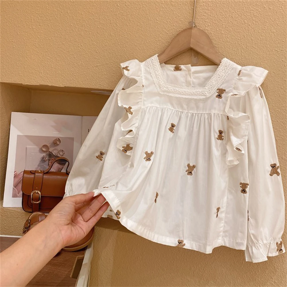 Bear Leader Mädchen-Oberteil 2026 Neu: Lässiges Langarmshirt mit Quadratischem Ausschnitt und Kleiner Bären-Print, Jeanshose, Kinderkleidung