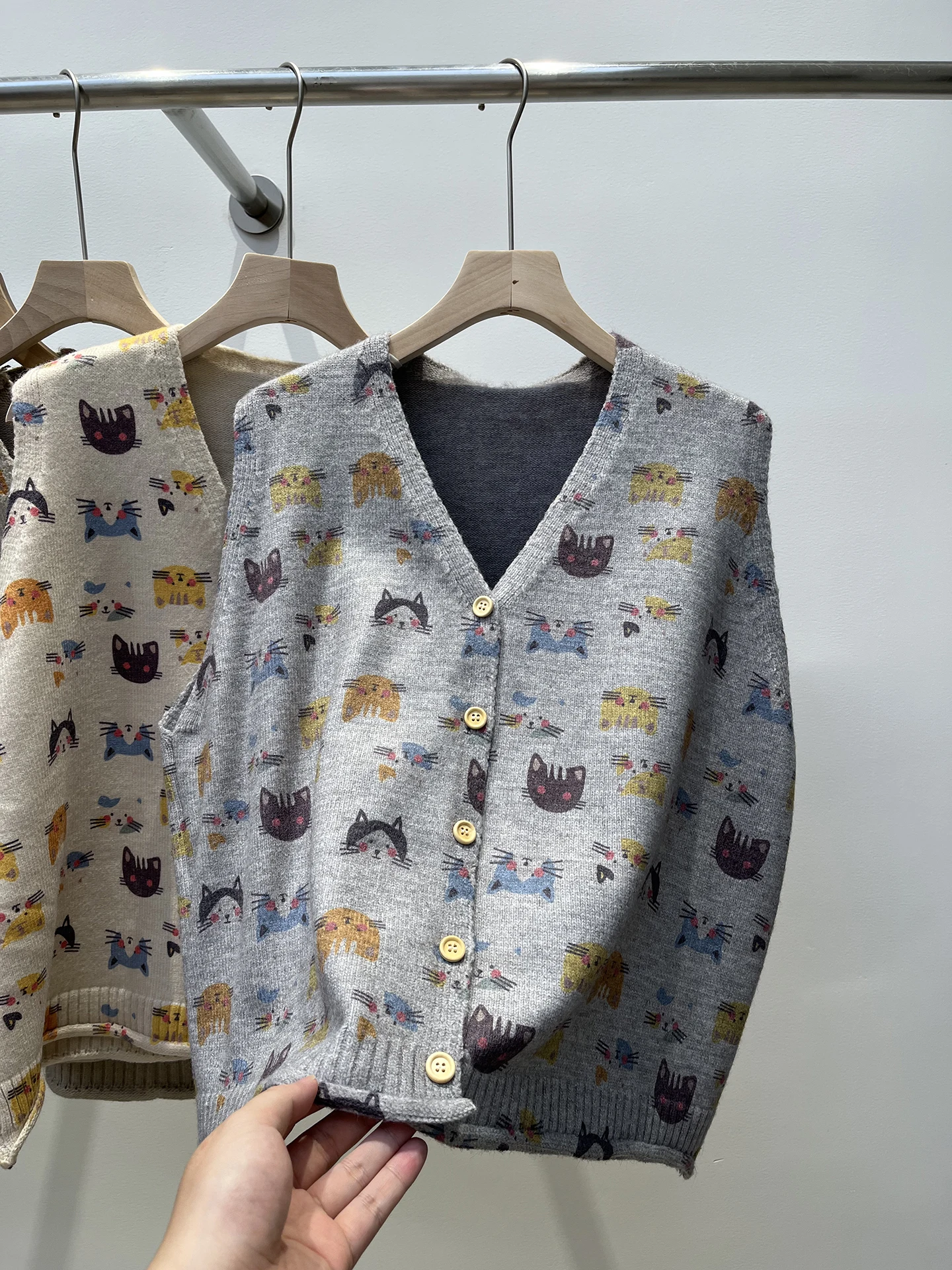 

Cartoon Print V-Ne Knitted Cardigan Women's Open Front Loose Casual Svel Roll Hem Sweater Vest Autumn Winter