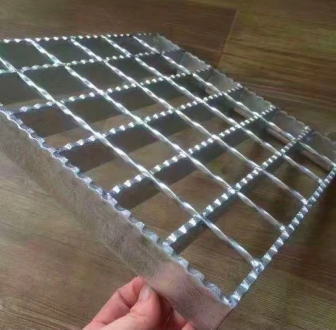 Modern Design Galvanized Serrated Steel Grating Outdoor Safety Earthwork Product for Drainage Parks Schools