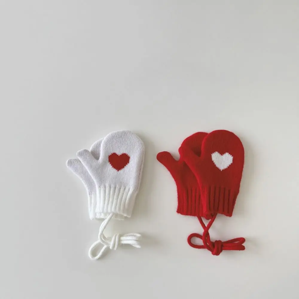 أزياء الخريف الشتاء قفازات متماسكة Coldproof الحب القلب القفازات الدافئة عارضة شنقا الرقبة قفازات ل 3-5 سنوات