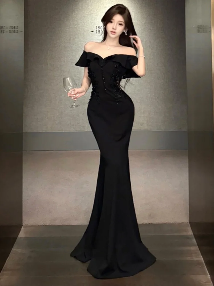 Abito lungo da festa con fiori ricamati di lusso di nuova moda Abito da sera con scollo a barchetta con volant da donna Abiti da sirena a tromba dimagranti