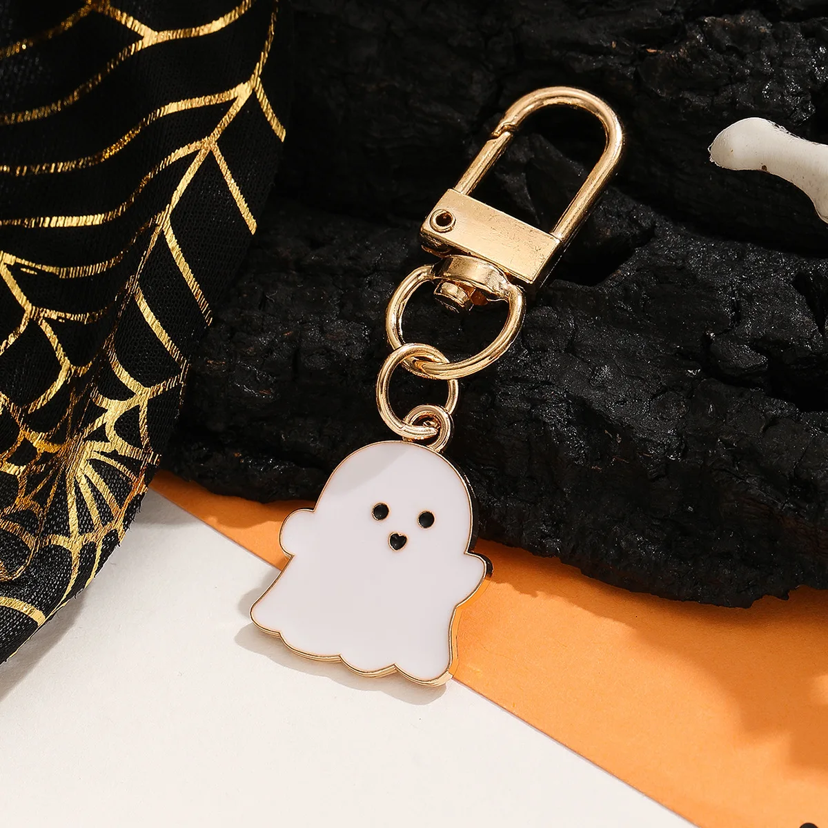 ghost key chain black and white blue pink cute cartoon Charming design alloy pendant for bags backpacks Halloween pendant gifts