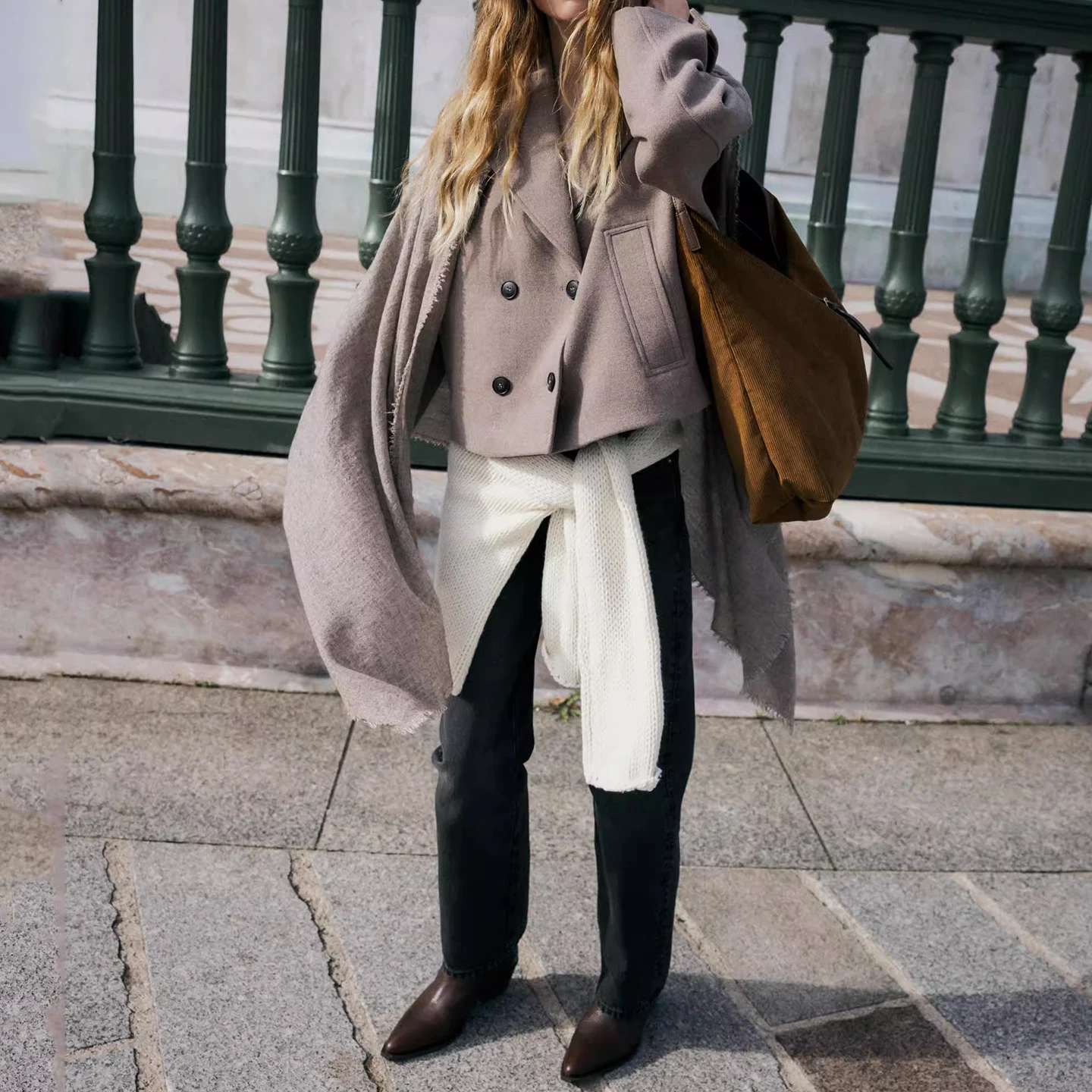 معطف نسائي قصير بصف أزرار مزدوج من Z، موديل 2025 الجديد، تصميم حلو، إصدار قياسي، أكمام طويلة، ياقة قابلة للطي #4