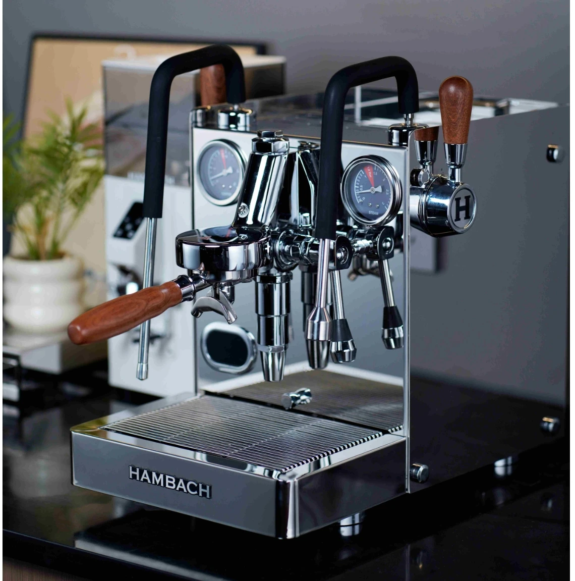 

Semi-Automatic Electric Programmable Espresso Coffee Machine With Solid Wood Handle 9Bar Pressure Heat Exchanger Boiler System