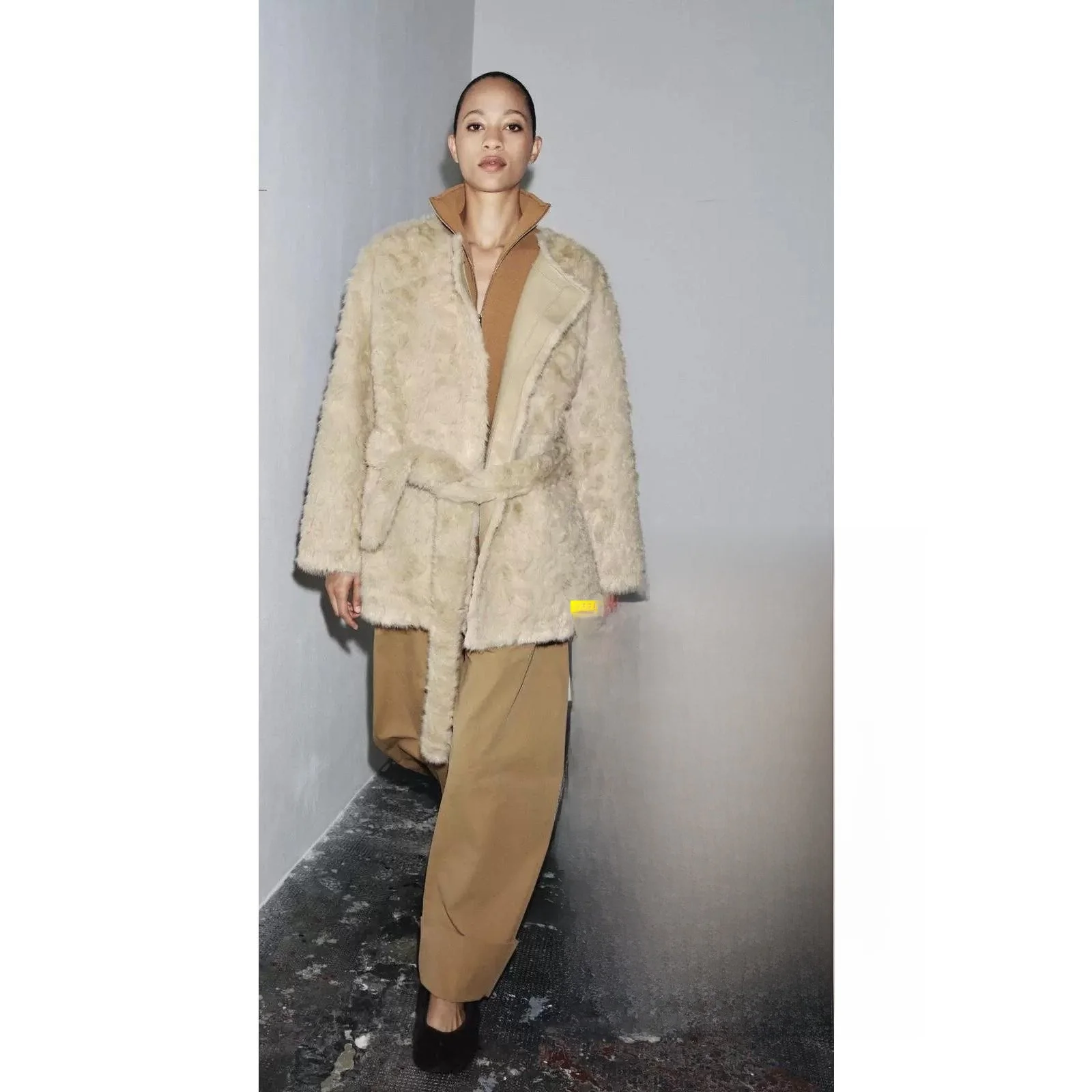 

Зимнее новое женское пальто-куртка с эффектом искусственного меха, круглым вырезом, поясом, верхняя одежда из полиэстера, приталенный крой, длинный рукав...