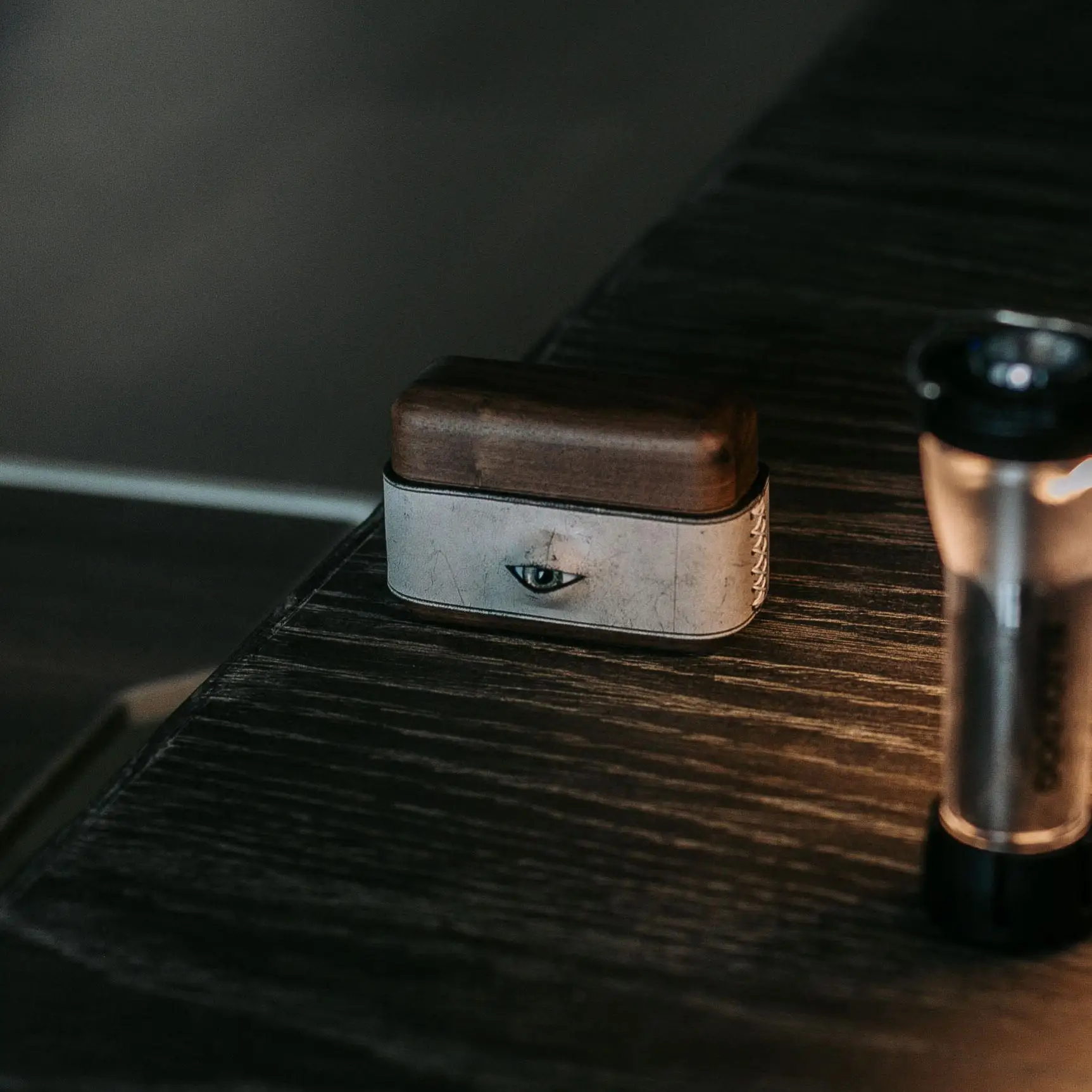 

Защитный чехол для наушников с глазами, персонализированные кожаные наушники ручной работы, декоративный чехол по индивидуальному заказу, аксессуары для Airpods Pro, подарок Y2K