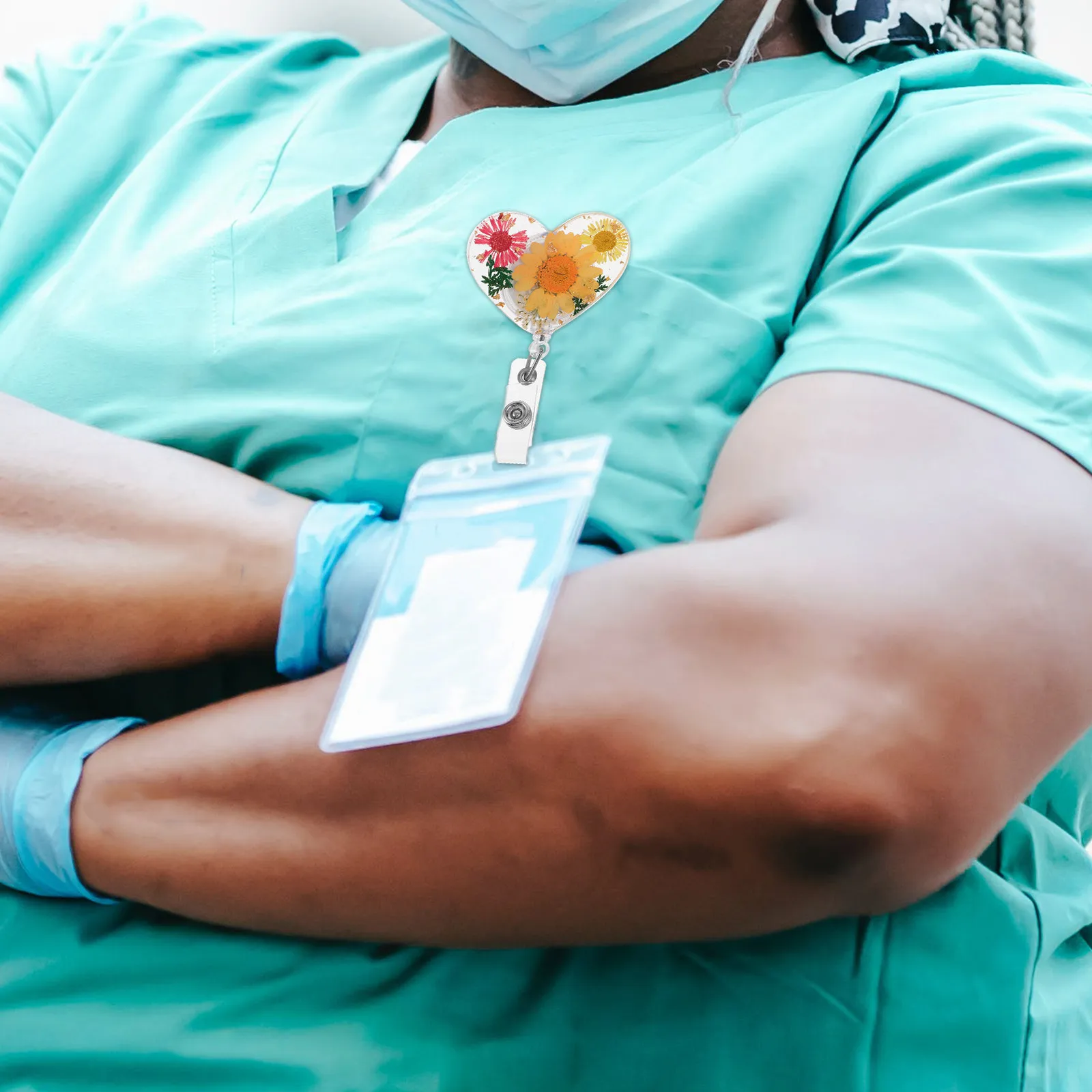 

Держатель для бейджа в форме сердца с выдвижным зажимом, цветочный дизайн, аксессуары для медсестер, больничные принадлежности, желтый, прозрачный, прочный, для медсестер