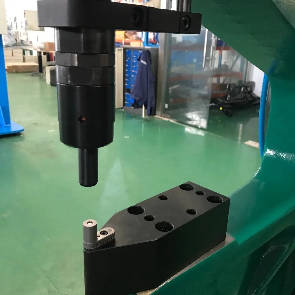 آلة ضغط التثبيت ذات شفة هيدروليكية تعمل بالهواء المضغوط بإطار C #4