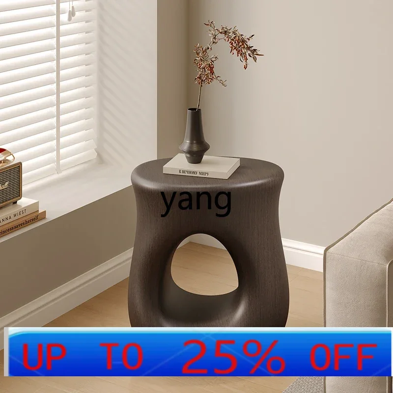 

LTT living room side a few ornaments next to the sofa bay window high-end soft decoration bedside table