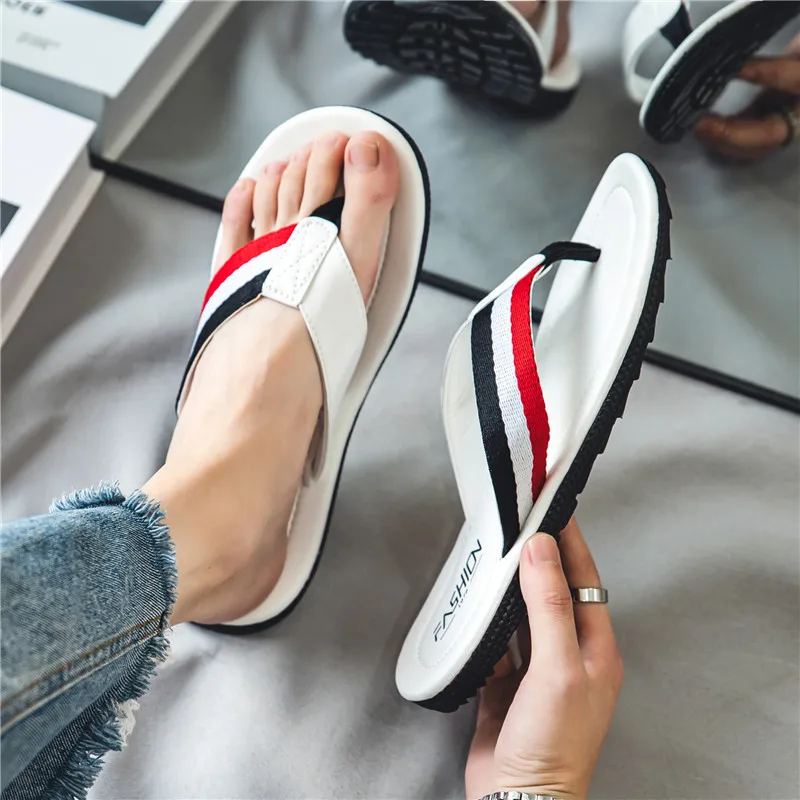 Summer flip-flops personality outdoor beach trend Korean version non-slip 2024 new men wearing sandals sandals sandals