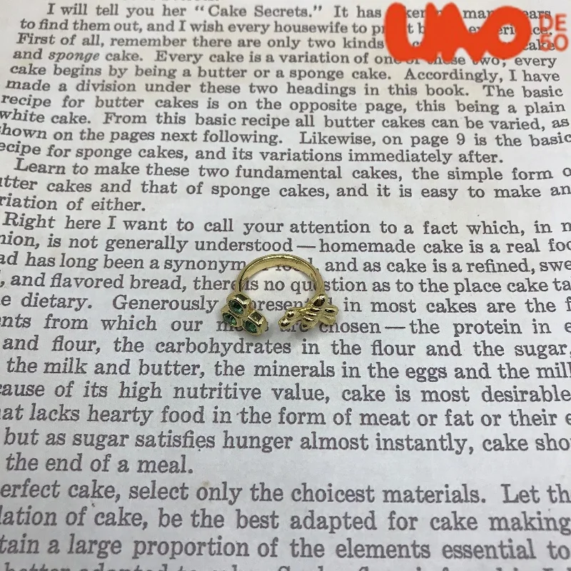 Anel de design Bee Metal Joker com personalidade simples.