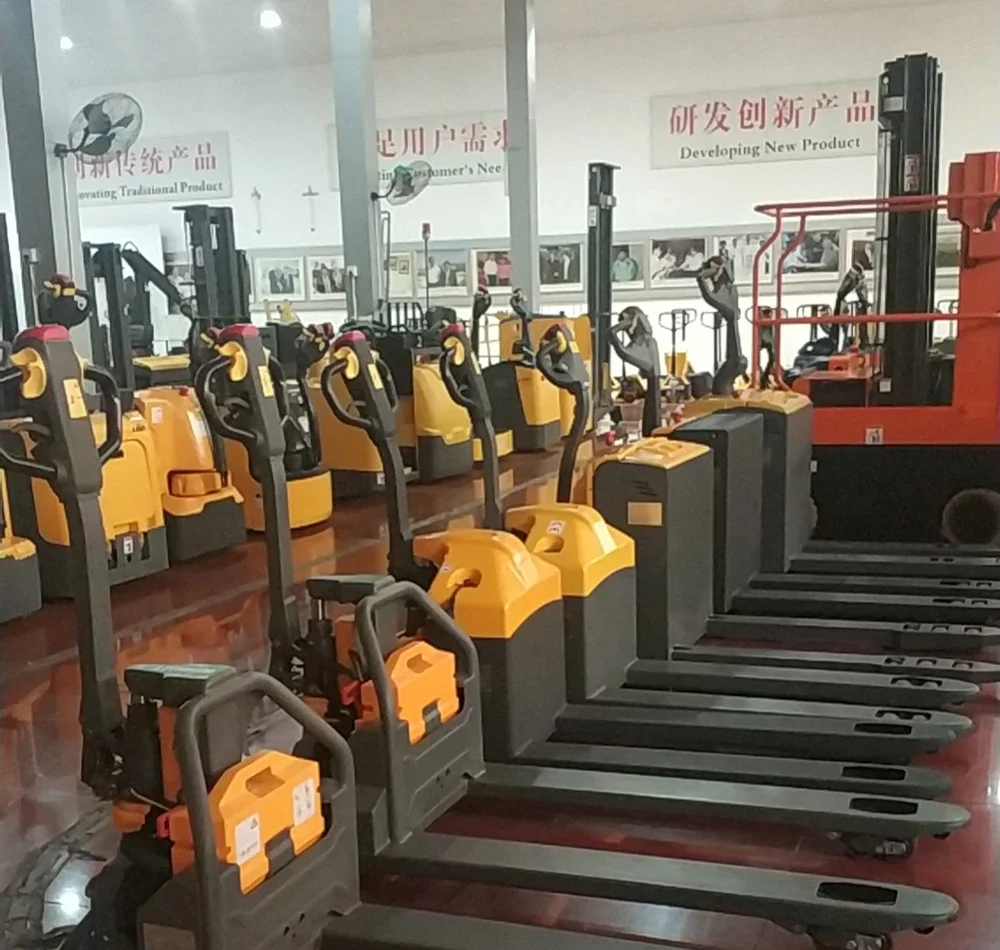 Transpalette électrique MOVMES, petite taille et rayon de braquage