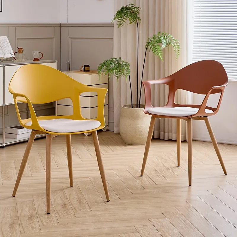 joylove-北欧プラスチック製の厚みのあるミルクティーダイニングチェアシンプルで人気のある大人向けのモダンなホテルチェア家庭用快適な椅子