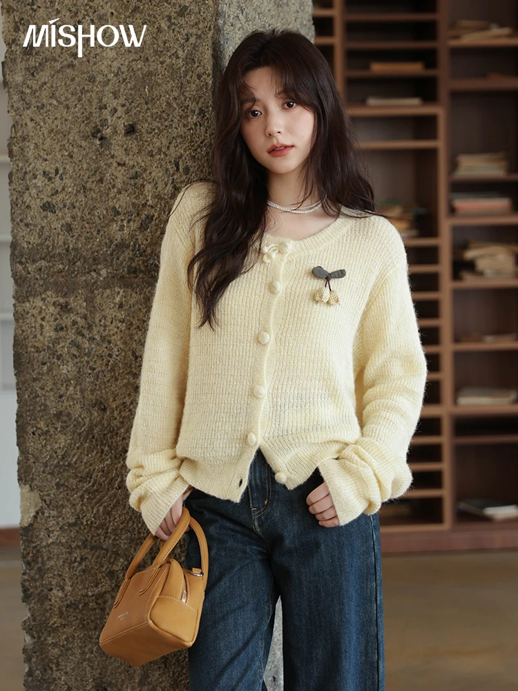 

MISHOW Women's Knit Cardigan 2025 Autumn Elegant Camellia Brooch Round Neck Long-Sleeve Top Solid Commute Outerwear MXE44Z1390