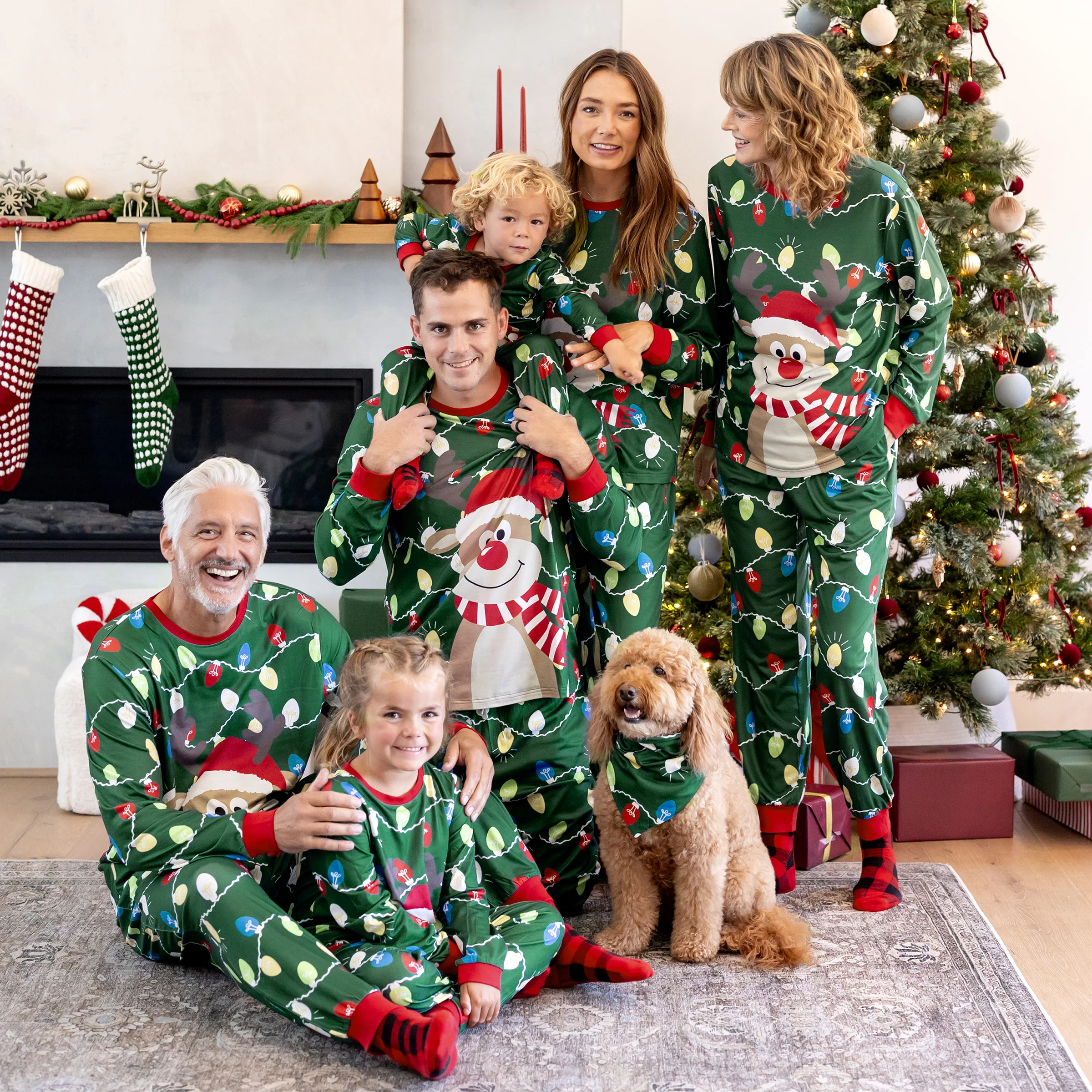 

PatPat Christmas Matching Family Pajamas Set Reindeer Green Print PJS with Christmas Socks