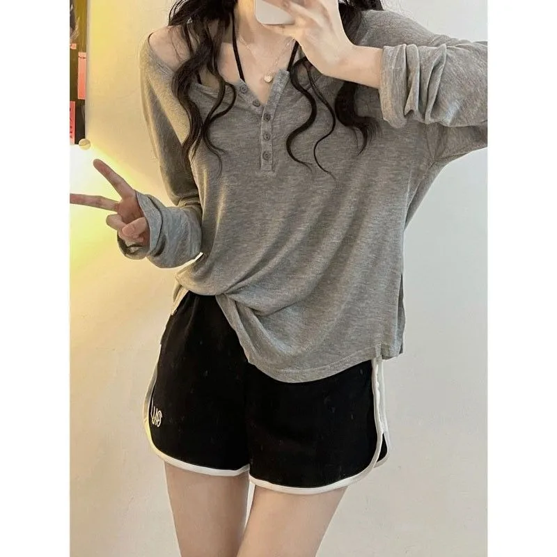

Grey Loose and Comfortable Lazy Style Long Sleeved Thin T-shirt for Spring Summer Semi Open Neck Relaxed and Simple Classic Top