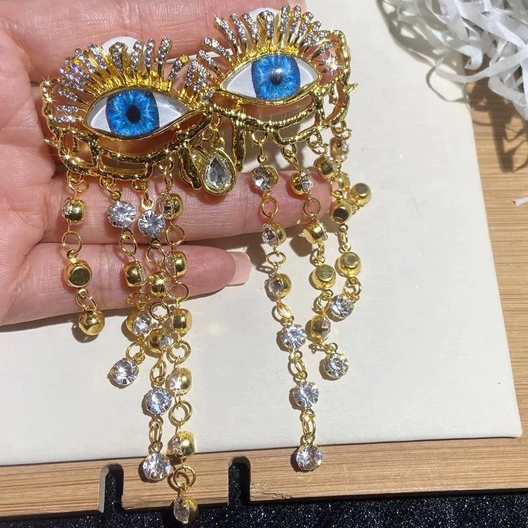 Retro-style, exaggerated, three-dimensional eyelashes, rhinestone tassel earrings