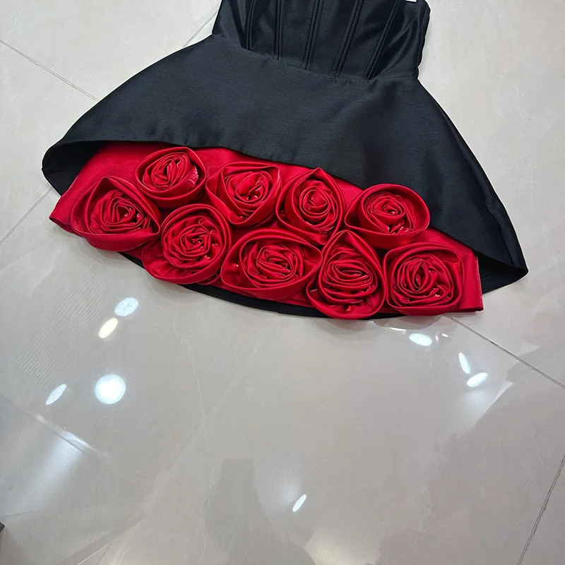 Europäische Luxus-Abendkleider Vietnam Dreidimensionales Blumen-Fischgräten-trägerloses Kleid Frauen Süßes Farbblock-Trägerkleid