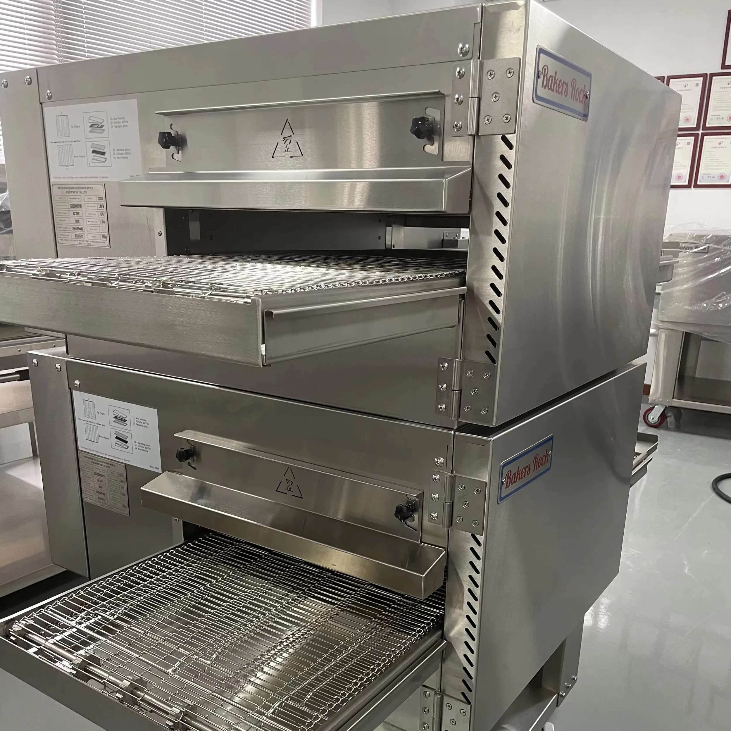 Commercial Bakery Tunnel Oven Baked pizza pita hamburger food truck Industrial Conveyor Oven full automatic operation pizza oven