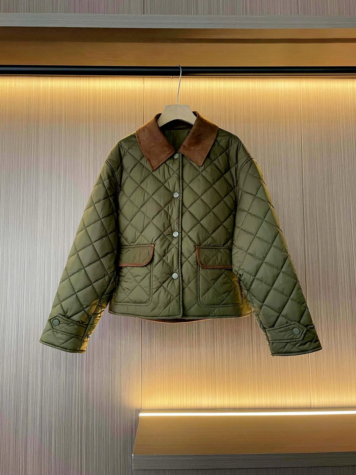Retro-Style Collared Diamond Pattern Cotton-Padded Jacket, Short, Versatile, Slimming, Fashionable, Winter Style, Warm.