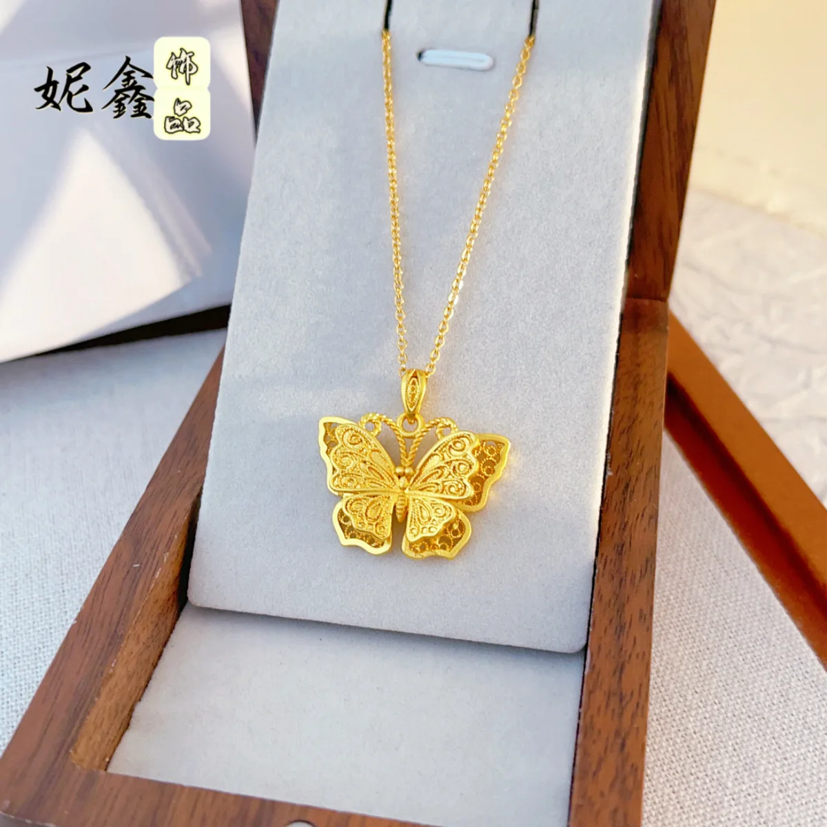 

Женское филигранное ожерелье-подвеска-бабочка, золото 24 карата, AU999 | Градиентные эмалированные крылья со скрытой гравировкой "Ритм".