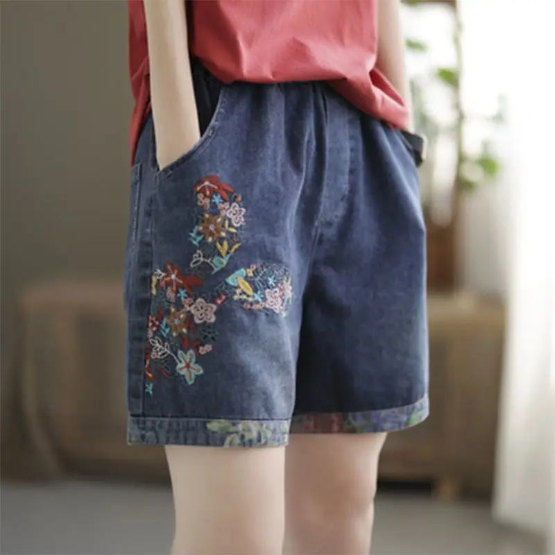 New Denim Shorts For Women Summer Casual Floral Embroidery Loose Fitting Retro Women\'s Clothing Harem Shorts Jeans