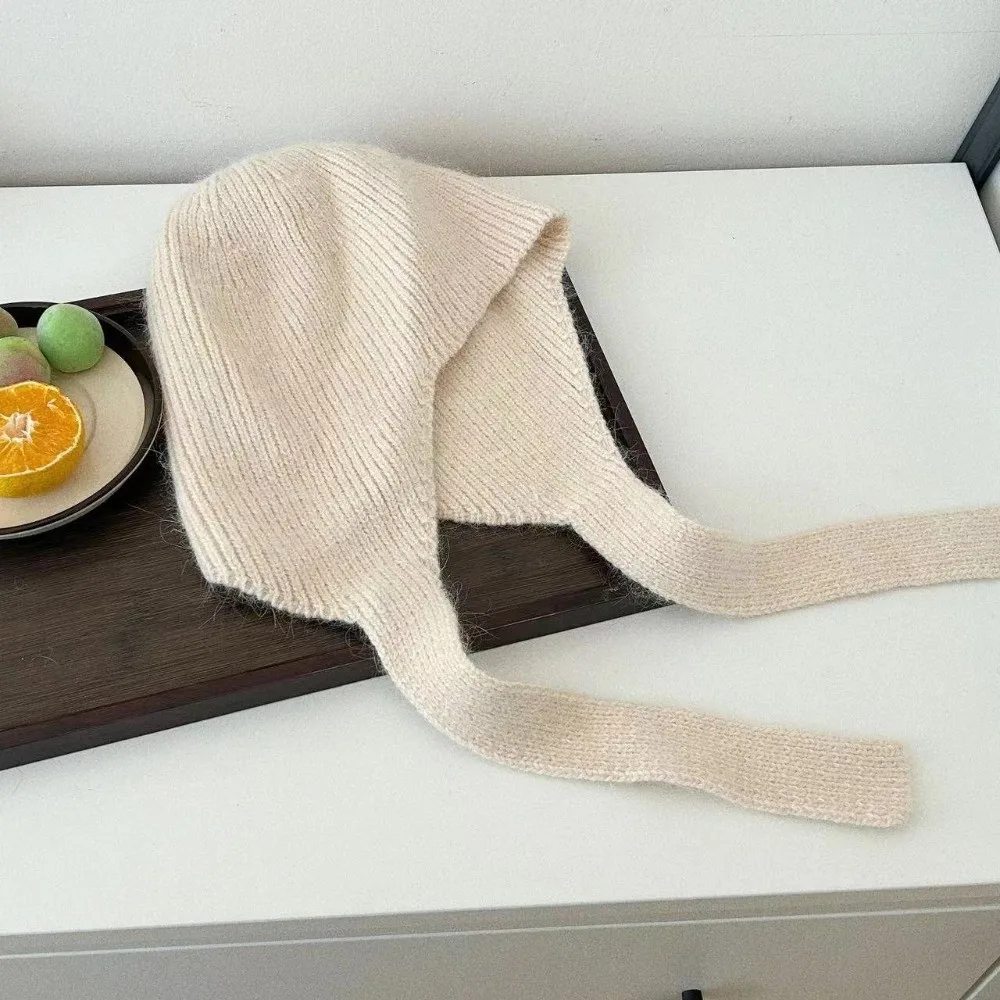 Minimalistische Strickmütze mit Ohrenklappen, winddicht, einfarbig, mit Bindeband, verdicktes Band, koreanischer Stil, trendige Damenmütze. – Detail 7