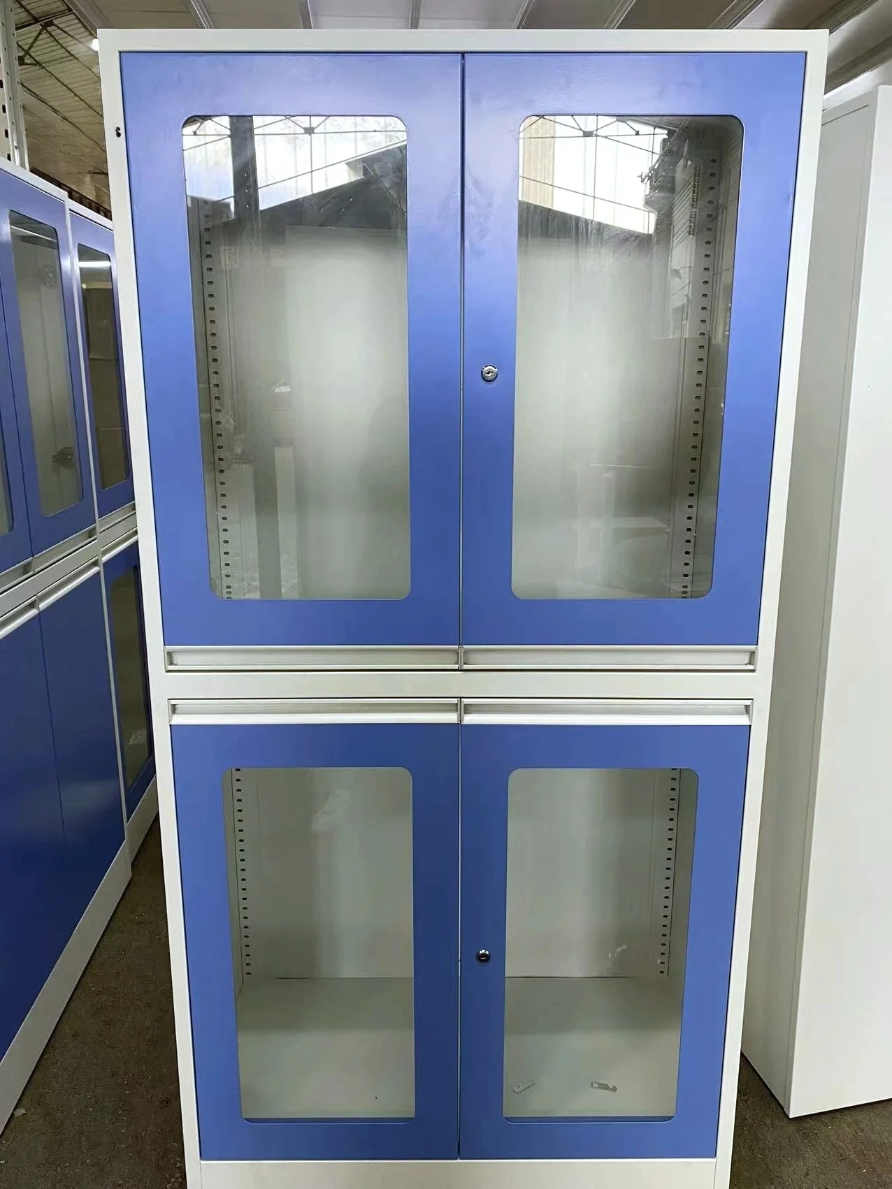 Armadio per navi interamente in acciaio in stile industriale moderno resistente chimicamente per applicazioni scolastiche per vetreria da laboratorio