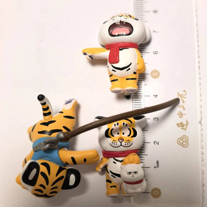 Kawaii Mini Schattig Verrassing Dier Aanbiddelijk Huilende Tijger Pilotenkoffer Figuur Cartoon Huisdier Vriend Zeldzaam Beperkte Collectie Speelgoed Cadeau