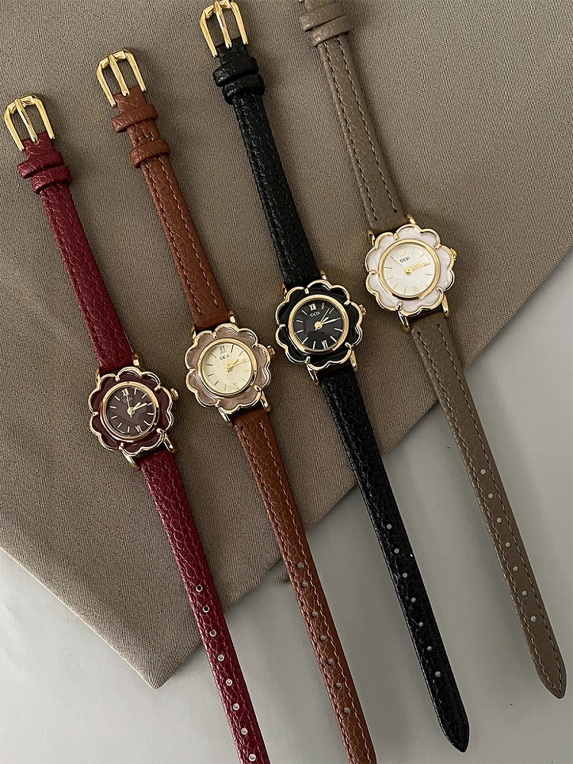 Retro Classic Women's Watch with Genuine Leather Strap Floral Design with Light Glaze and Sand-Filled Dial Commuter-Style Women'