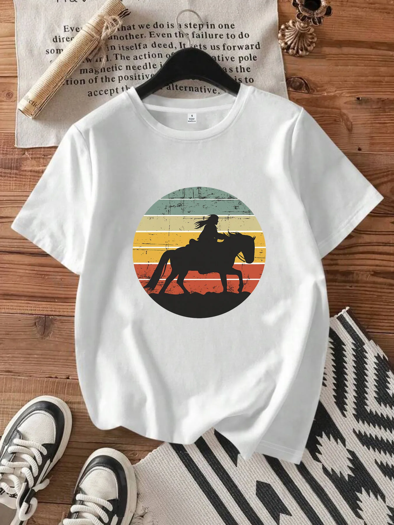 

【018294】Женская футболка с круглым вырезом и мультяшным рисунком для верховой езды, модная эластичная футболка с короткими рукавами и принтом