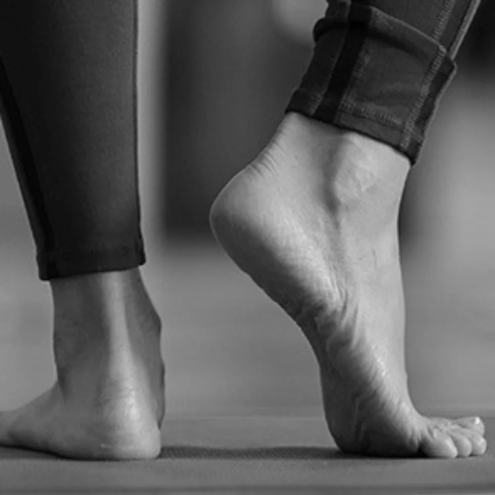 

1 пара тренажеров для свода стопы с защитой от падения, мягкий нескользящий корректор для пальцев ног, легкий портативный тренажер для вальгусной деформации пальцев, домашний