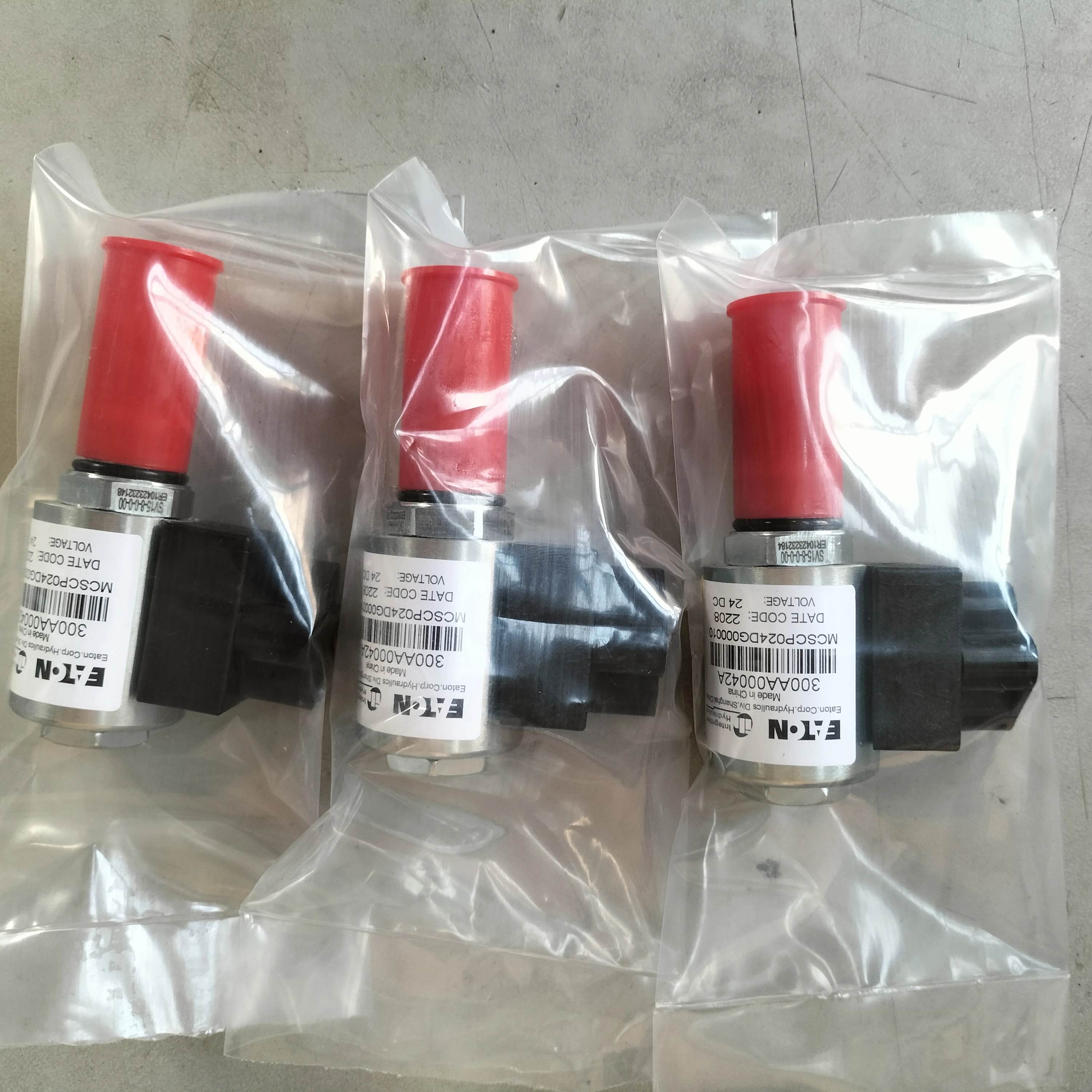 SV15-8-0-0-24DGP 02-177187 SV15-8-0-0-00 02-178638 SV15-8-O SV15-8-0 SV15-8-O-0-00 SV15-8-0 ea طن صمام الملف اللولبي الأصلي فيكر