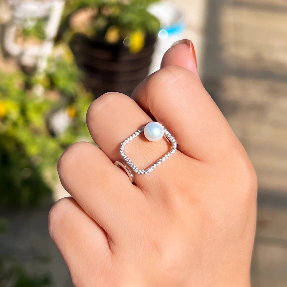 CWWZircons Resizeable Shiny White Cubic Zirconia Paved Creative Geometrical Rectangle Pearl Rings for Women Engagement R245