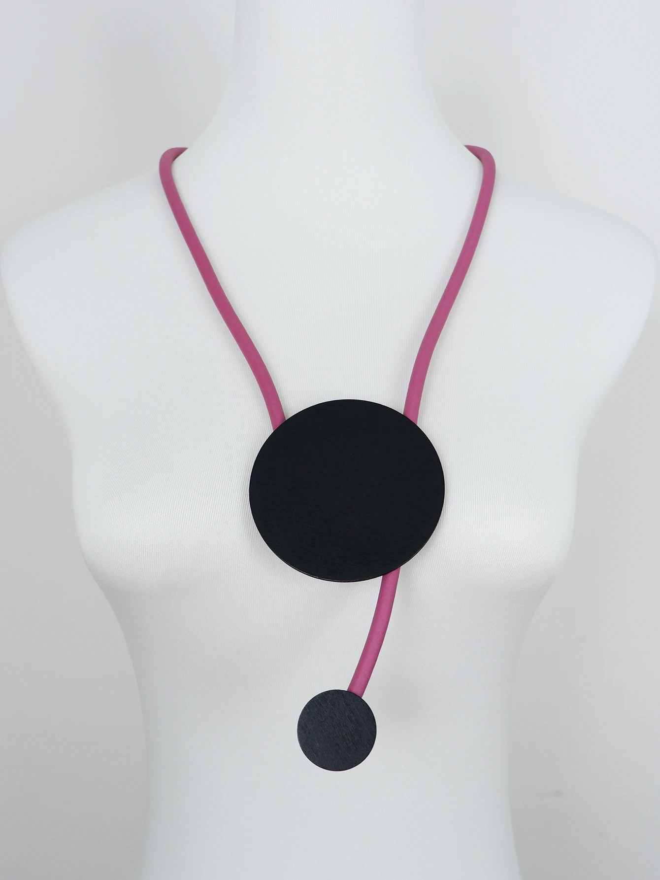 UKEBAY Minimalistische Halskette mit Kreisanhänger aus Gummi, moderne, minimalistische, leichte Mode-Schmuck-Halskette, Festival-Geschenk, Halskette für den täglichen Gebrauch – Detail 8